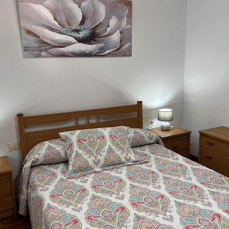 Apartamentos Playa De La Concha O O Porto de Espasante Esterno foto