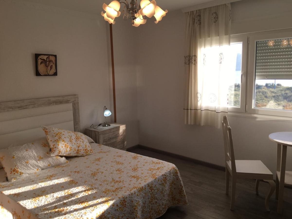 Apartamentos Playa De La Concha O O Porto de Espasante Esterno foto