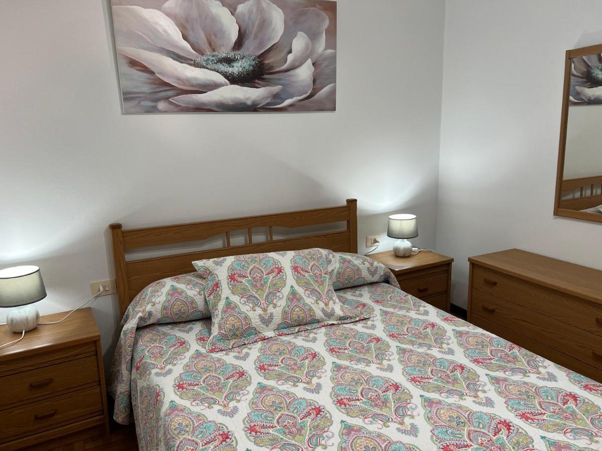 Apartamentos Playa De La Concha O O Porto de Espasante Esterno foto