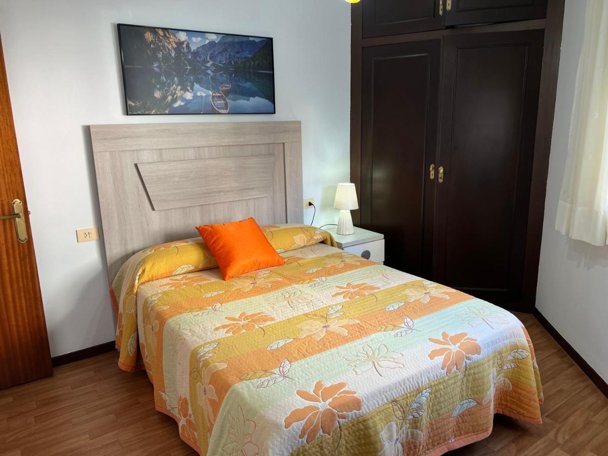Apartamentos Playa De La Concha O O Porto de Espasante Esterno foto
